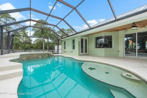 4153 Red Bay Street Grant FL 32949