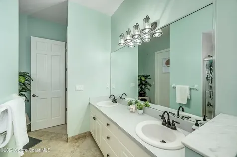 218 Via De La Reina Merritt Island FL 32953