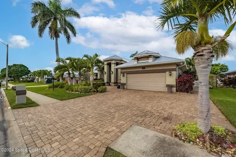 218 Via De La Reina Merritt Island FL 32953