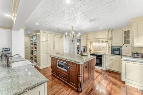 1621 Pineapple Avenue Melbourne FL 32935
