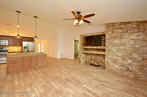 1055 Wesberry Street SE Palm Bay FL 32909