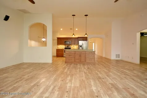 1055 Wesberry Street SE Palm Bay FL 32909