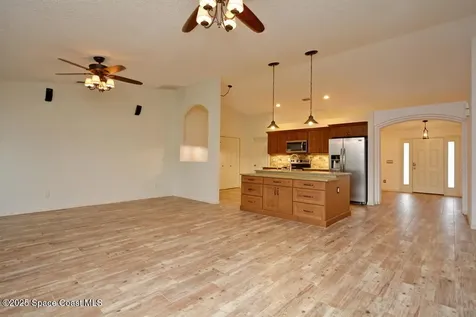 1055 Wesberry Street SE Palm Bay FL 32909