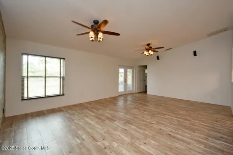 1055 Wesberry Street SE Palm Bay FL 32909