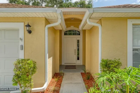 893 Tavernier Circle NE Palm Bay FL 32905