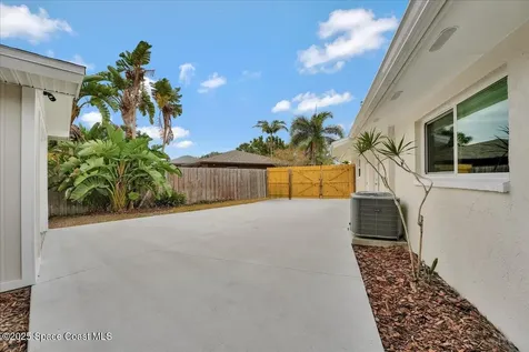 267 Via De La Reina Merritt Island FL 32953