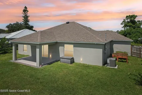 884 Lilac Street SE Palm Bay FL 32909