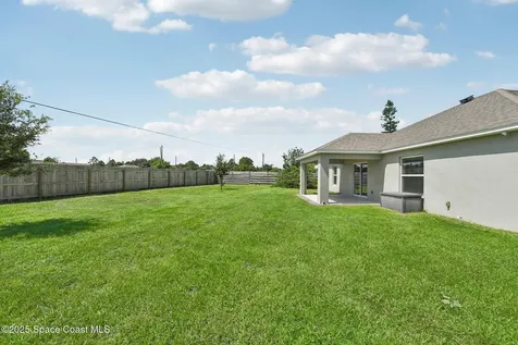 884 Lilac Street SE Palm Bay FL 32909