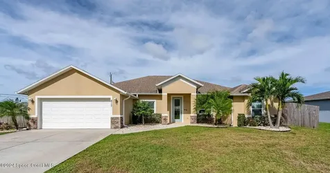 817 Serenade Street NW Palm Bay FL 32907