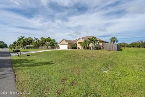 817 Serenade Street NW Palm Bay FL 32907