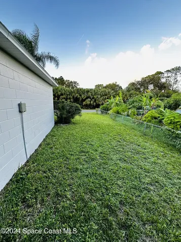1060 Altamira Street NW Palm Bay FL 32907