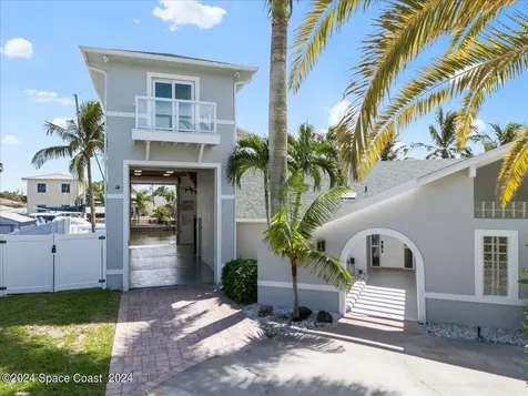 689 S Hedgecock Square Satellite Beach FL 32937