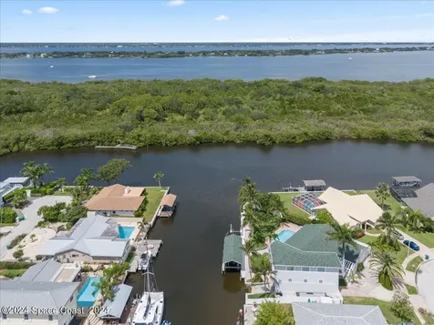 689 S Hedgecock Square Satellite Beach FL 32937