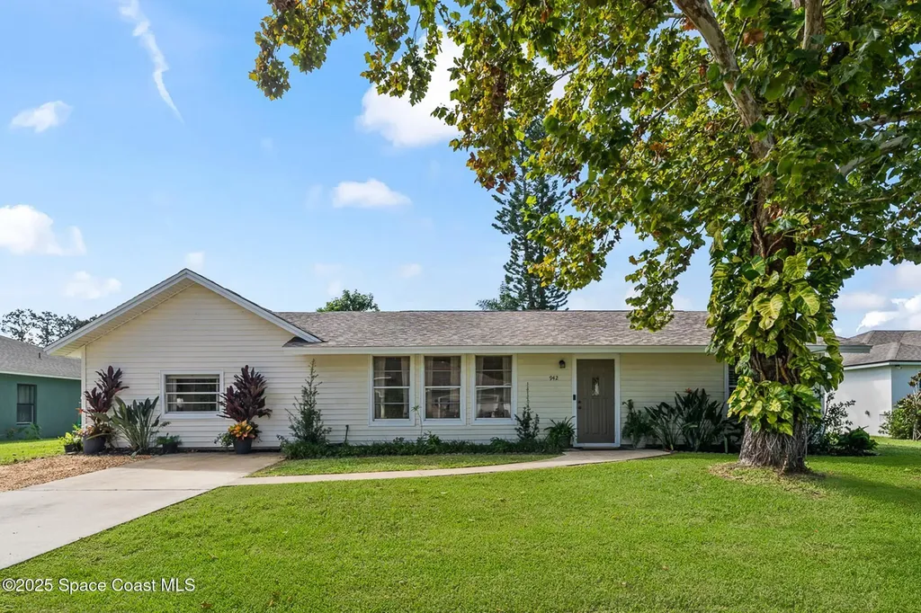 942 Douglas Street SE Palm Bay FL 32909