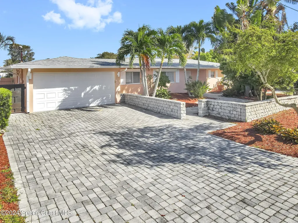 27 Indian Village Trail Cocoa Beach FL 32931