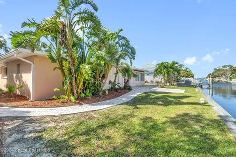 27 Indian Village Trail Cocoa Beach FL 32931