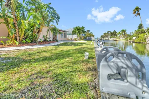 27 Indian Village Trail Cocoa Beach FL 32931
