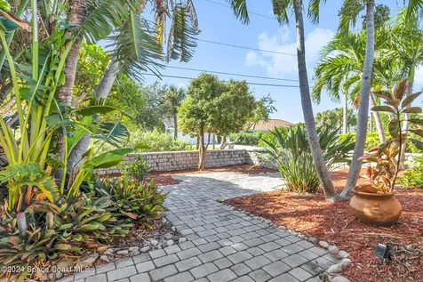 27 Indian Village Trail Cocoa Beach FL 32931
