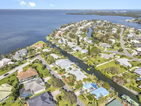 27 Indian Village Trail Cocoa Beach FL 32931