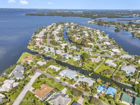 27 Indian Village Trail Cocoa Beach FL 32931