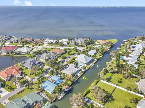 27 Indian Village Trail Cocoa Beach FL 32931