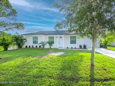 813 Santo Domingo Avenue SW Palm Bay FL 32908
