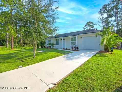 813 Santo Domingo Avenue SW Palm Bay FL 32908