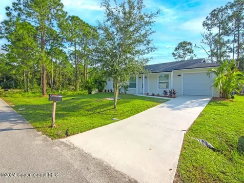 813 Santo Domingo Avenue SW Palm Bay FL 32908