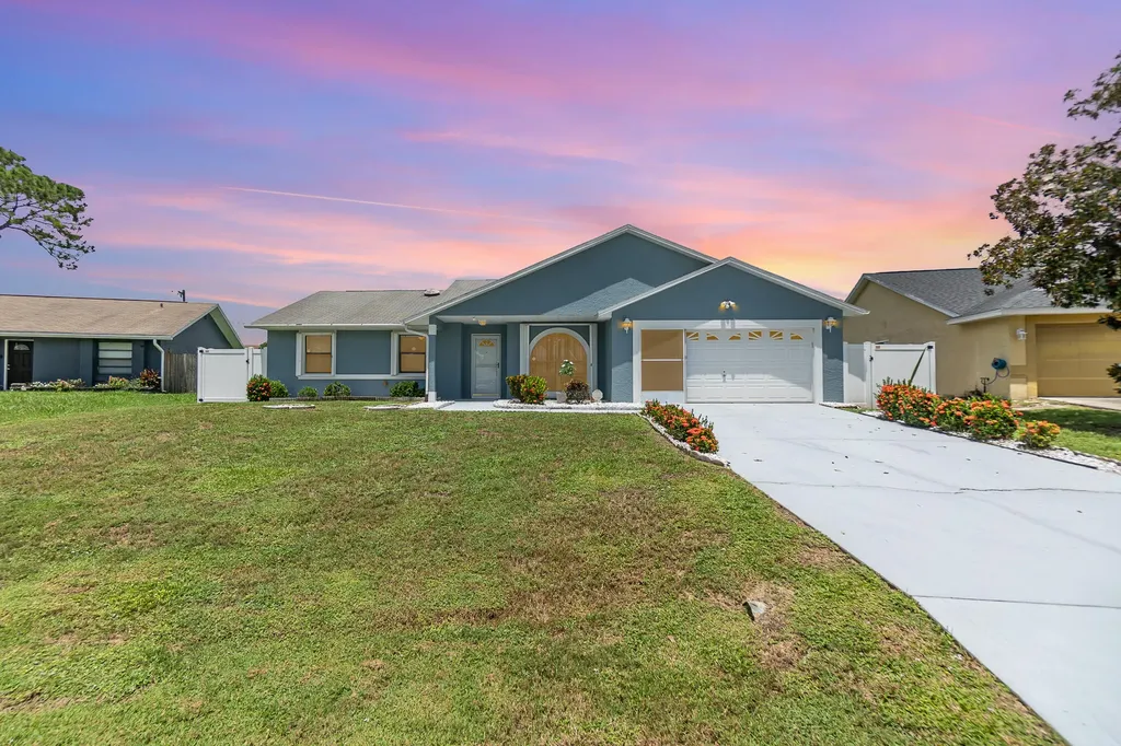 569 Balcom Terrace SE Palm Bay FL 32909