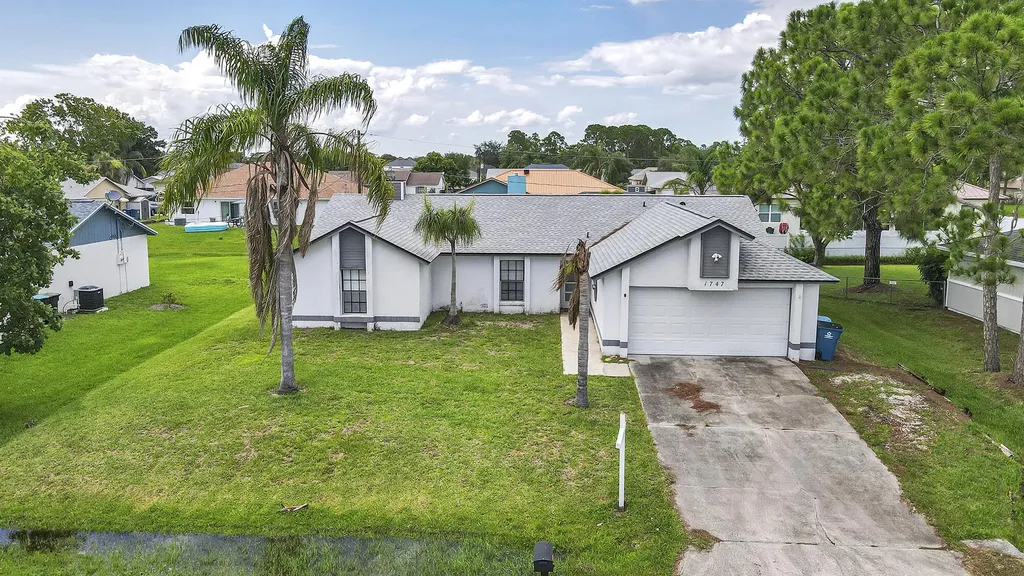 1747 Parrsboro Street NW Palm Bay FL 32907