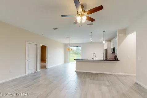 1071 Grapefruit Road SE Palm Bay FL 32909
