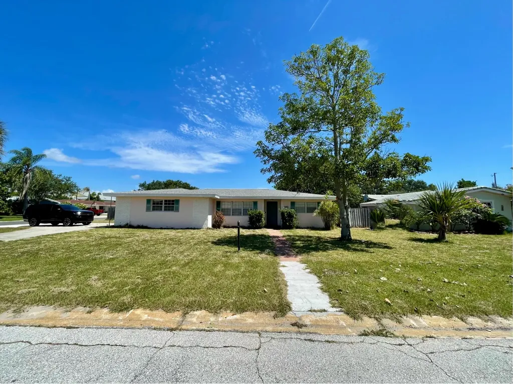 590 Glenwood Avenue Satellite Beach FL 32937