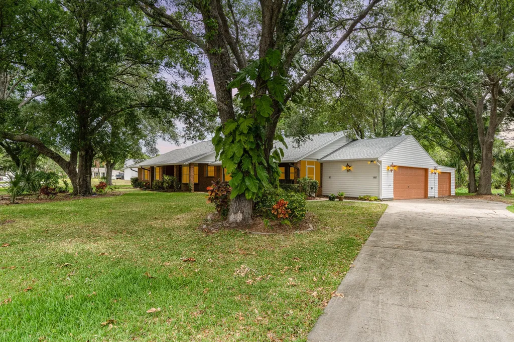 1057 Pellam Avenue NE Palm Bay FL 32907