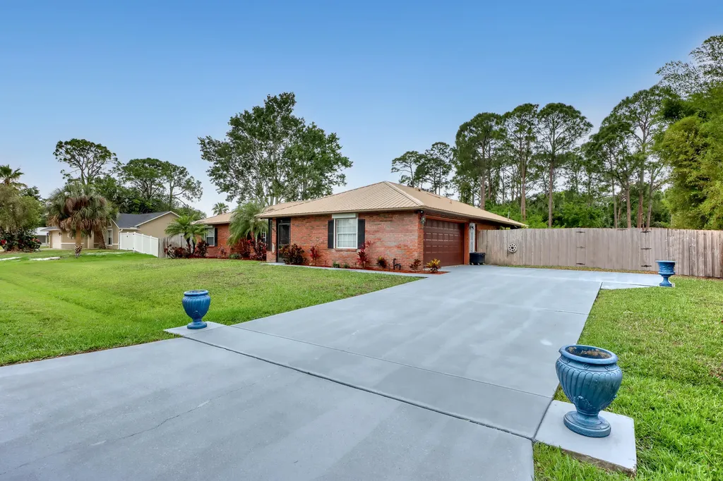 938 Pellam Avenue NE Palm Bay FL 32907