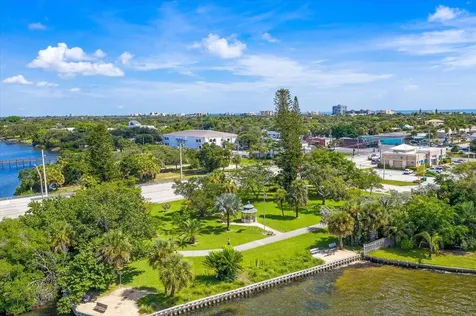 142 Cambridge Court Indialantic FL 32903