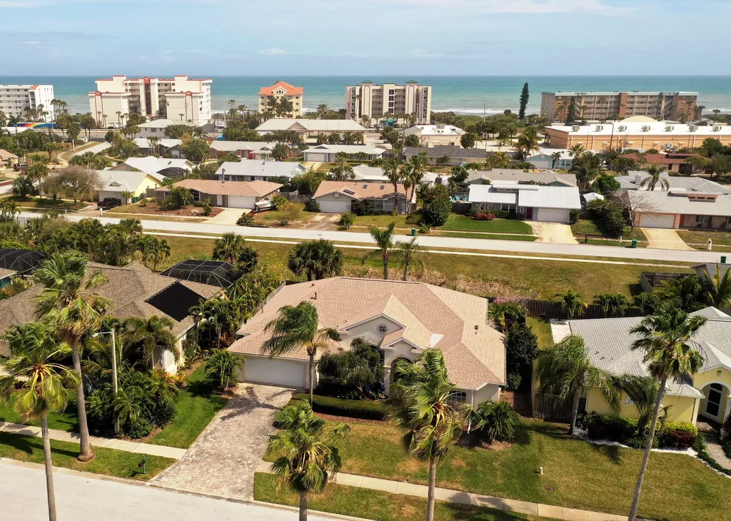137 Cambridge Court Indialantic FL 32903