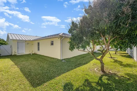 2035 Sea Avenue Indialantic FL 32903