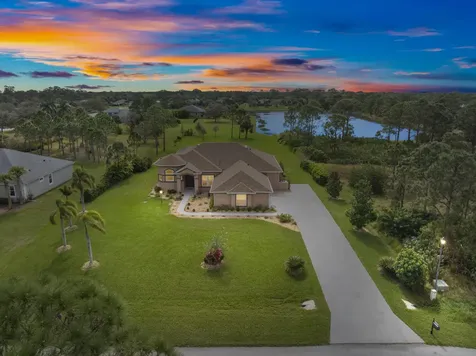 3889 Gardenwood Circle Grant FL 32949