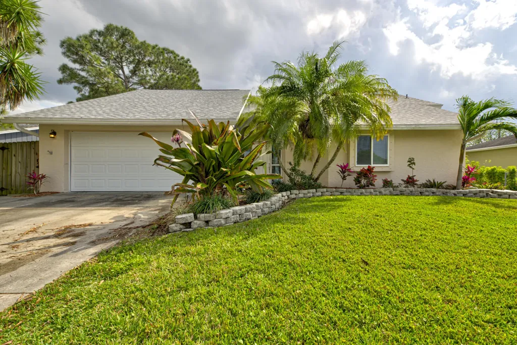 1136 Malone Street NW Palm Bay FL 32907