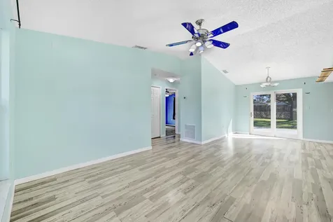 537 Tropicaire Avenue SW Palm Bay FL 32908