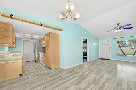 537 Tropicaire Avenue SW Palm Bay FL 32908