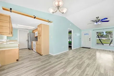 537 Tropicaire Avenue SW Palm Bay FL 32908