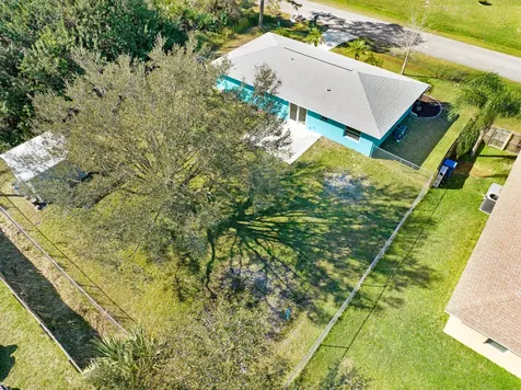 537 Tropicaire Avenue SW Palm Bay FL 32908