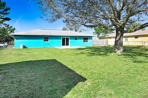 537 Tropicaire Avenue SW Palm Bay FL 32908