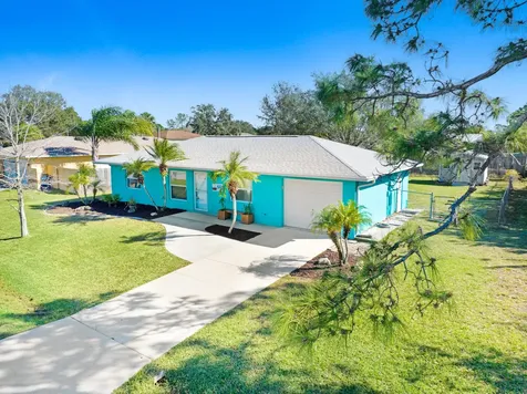537 Tropicaire Avenue SW Palm Bay FL 32908