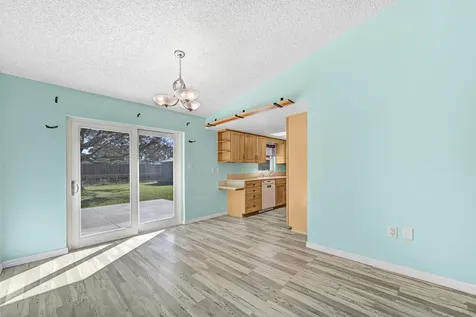 537 Tropicaire Avenue SW Palm Bay FL 32908