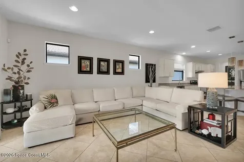 5040 Pendelton Square Vero Beach FL 32967