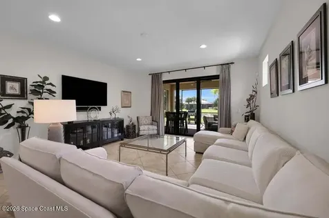5040 Pendelton Square Vero Beach FL 32967