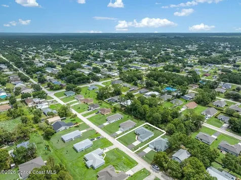 8216 104th Court Vero Beach FL 32967