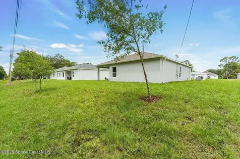 8226 104th Court Vero Beach FL 32967